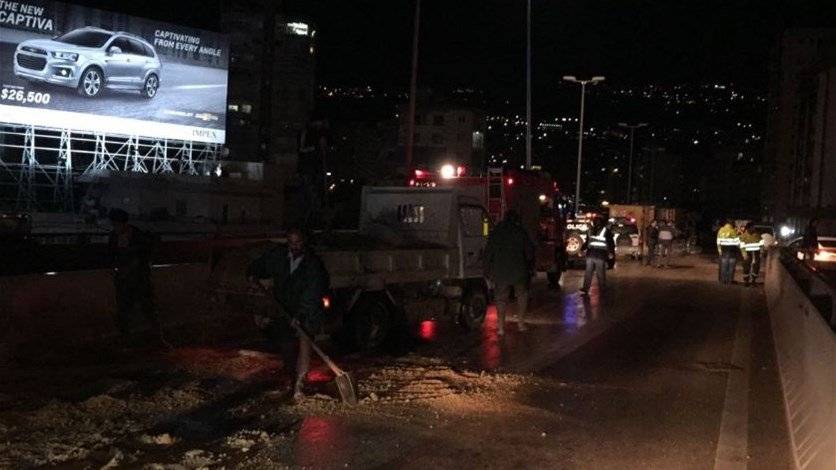 ما صحة قيام 4 شاحنات برش مادة الزيت تحت جسر نهر الموت؟