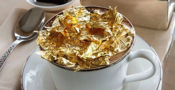في دبي .. كابتشينو مرصّع برقائق ذهب عيار 23 قيراطاً، كم سعر الفنجان!؟