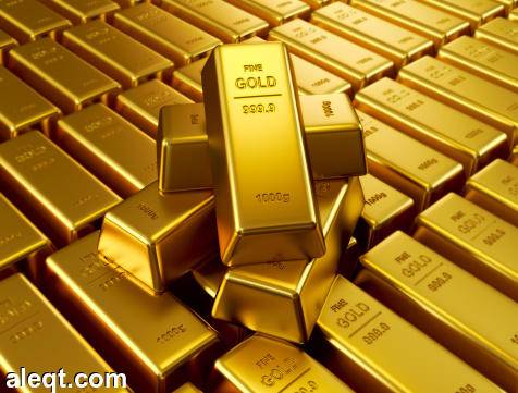 الذهب يتراجع مع استمرار الضغط من الدولار القوي