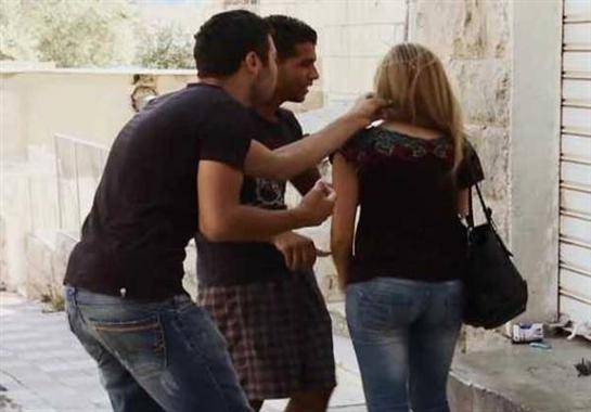 ذهبت لشراء بعض السلع ..فاختطفوها وتناوبوا على اغتصابها ..وهذا ما فعلته بهم!