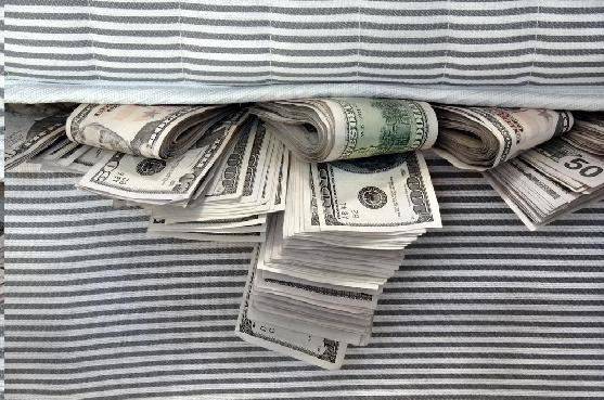20 مليون دولار في حشوة فراش!