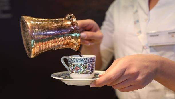 توقّف عن شرب الكحول والقهوة لمدة عامين.. فكانت المفاجأة
