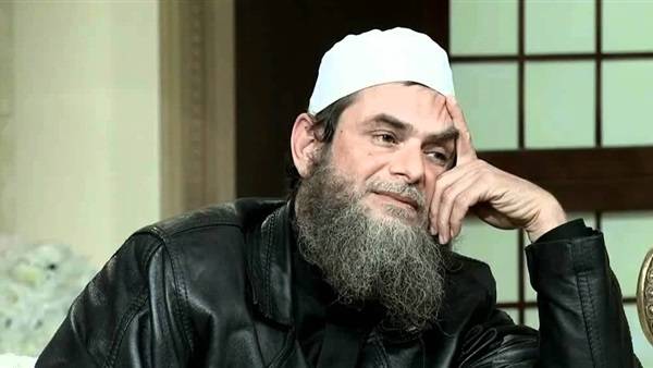 بالفيديو.. هذا السلفي شرب بول بعير "طازج"!