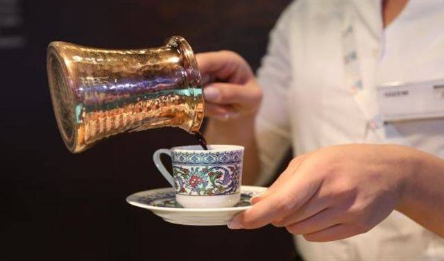 توقّف عن شرب الكحول والقهوة لعامين.. فكانت المفاجأة