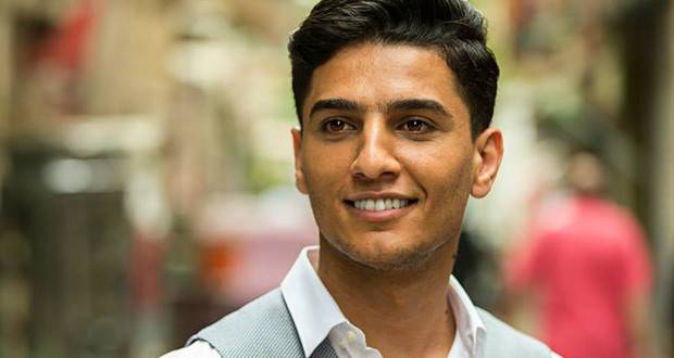 بالصورة: هذا ما فعله محمد عساف مع أبناء بلاده!