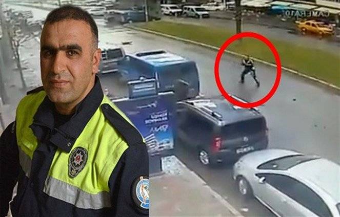 بالفيديو: لحظة مقتل الشرطي التركي خلال تصديه لمسلحين في إزمير