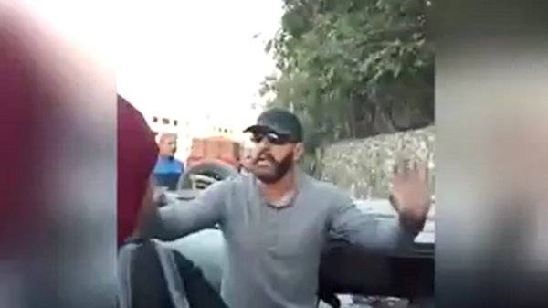 شاهد.. أحمد السقا يخاطر بحياته وينقذ فتاة كادت تحترق