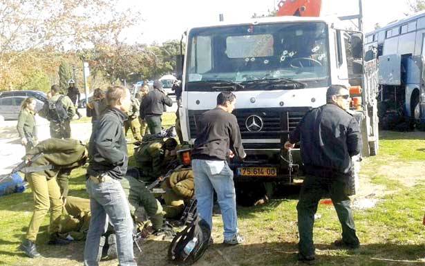 إستشهاد فلسطيني قتل 4 جنود اسرائيليين وأصاب 15 مُستوطناً في عمليّة دهس