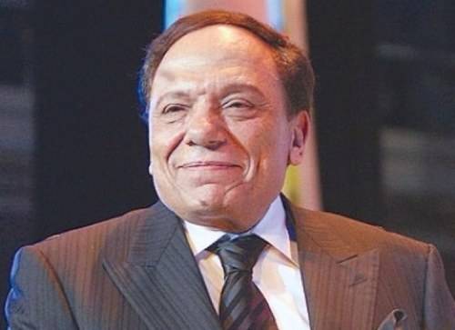 بالصور: عادل إمام يفاجئ الجمهور بظهوره الجديد مع شقيقه.. والشبه صادم!