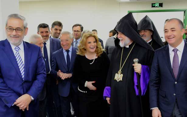 الصلح تُشارك في افتتاح «المدرسة الأرمنيّة الجامعة» وتُعلن عن تجهيز القسم المعلوماتي فيها