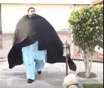 بالفيديو: "هالك باكستان".. هذا ما يأكله يومياً!