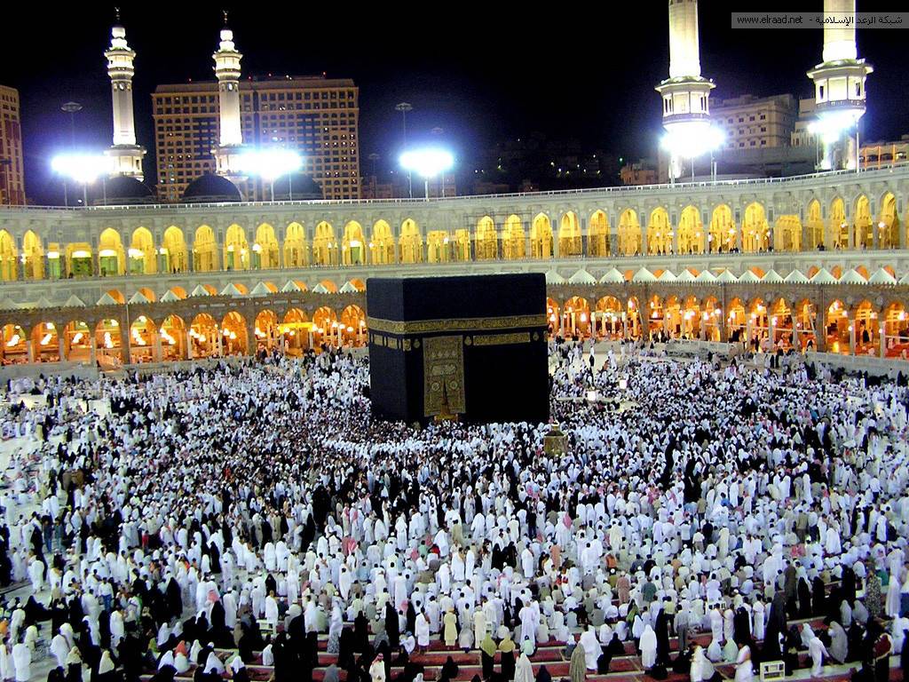 بالفيديو..طيّار يكشف سبب منع الطائرات من التحليق فوق الحرم المكي!