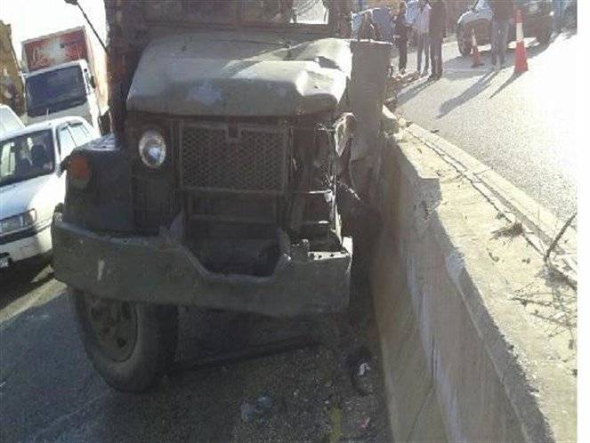 بالصور والتفاصيل - هكذا وقع الحادث بين آليتي الجيش وقوى الامن و النتيجة شهيد للجيش وجرحى بينهم ضابط..
