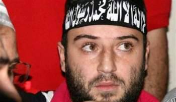 شادي المولوي يعمل بحرية تامة داخل مخيم عين الحلوة