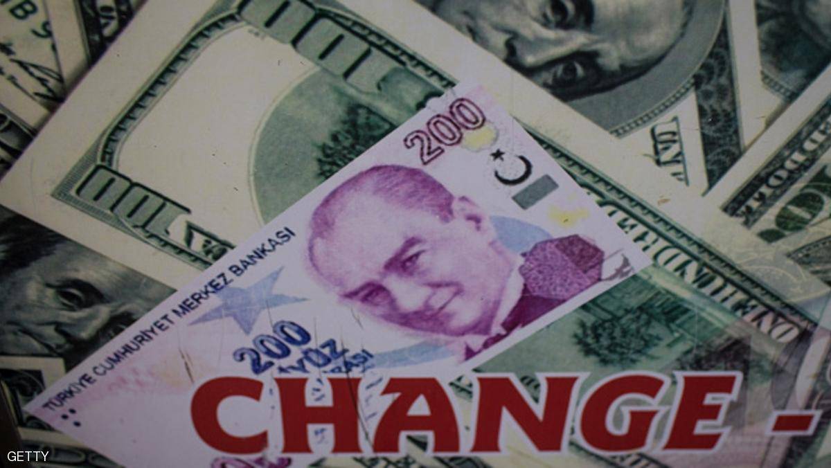 الليرة التركية تهوي إلى مستوى قياسي أمام الدولار