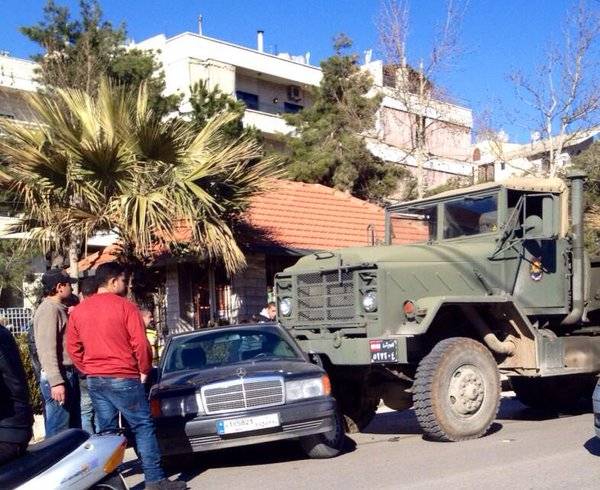 جرحى في حادث بين شاحنة للجيش وعدد من السيارات