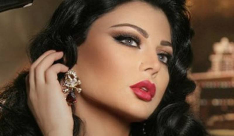 بالفيديو - هيفاء وهبي ترقص بغنج مع صديقها.. شاهدوا أنوثتها