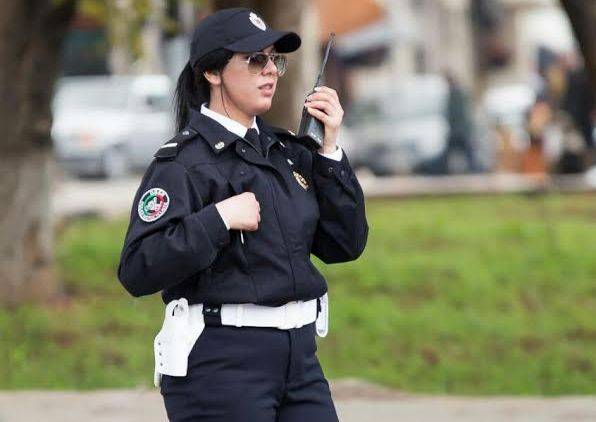 «شاهد» شرطية مغربيّة تُشعل مواقع التواصل!