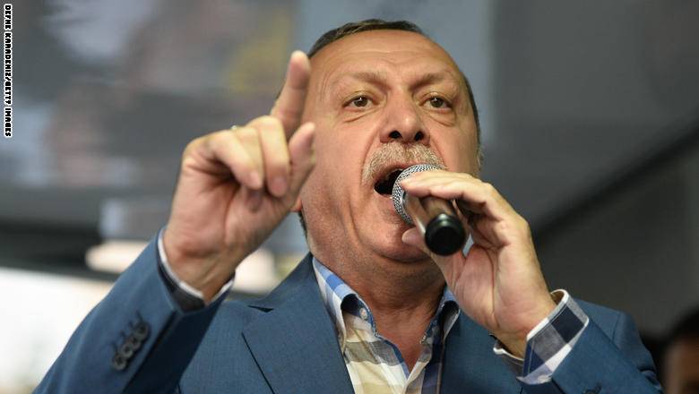 أردوغان: لا فرق بين إرهاب القنابل والدولار