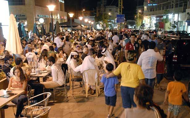 كانوا 200 ألف عام 2010 فأصبحوا 47 الفاً عام 2015
هل يعود السائحون السعوديّون الى لبنان عام 2017؟