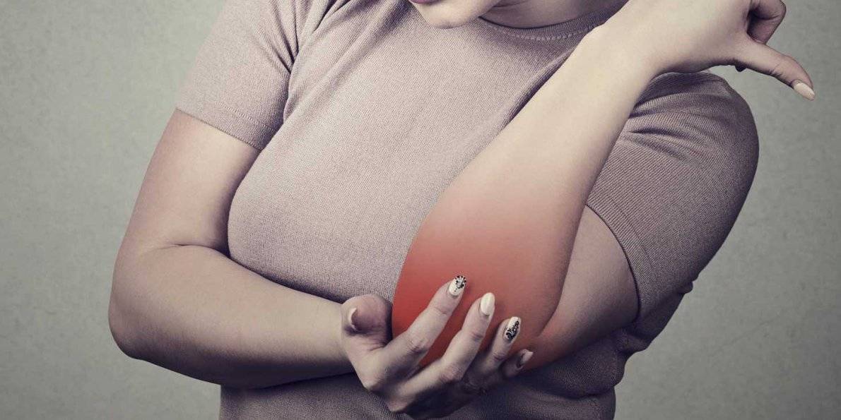لماذا نحس بألم وخدر كبير عند ضرب طرف الكوع بجسم صلب؟