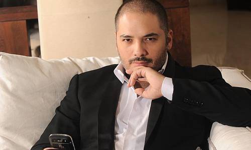 بالصورة: رامي عياش فقد أذنه!
