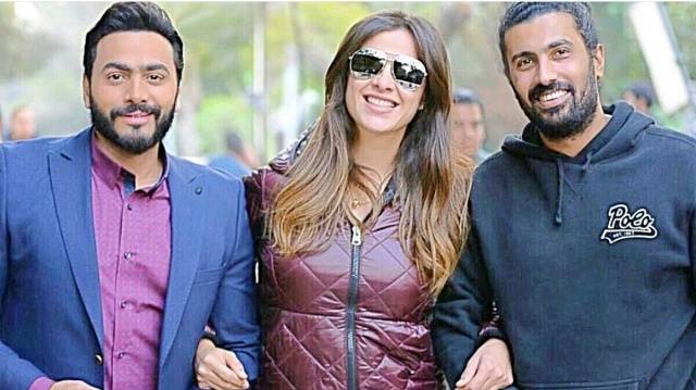 مفاجأة ياسمين عبد العزيز لتامر حسني!