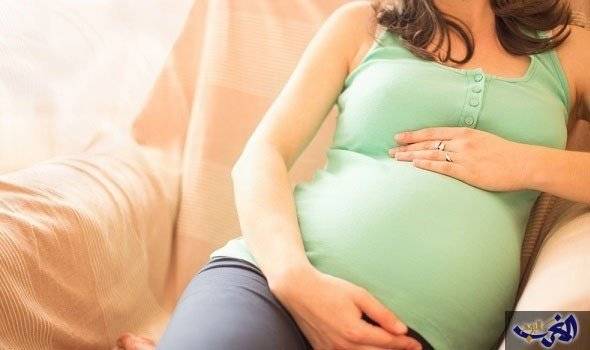 مدرسة تجبر طالب على ممارسة الجنس معها بالعنف حتى حملت منه