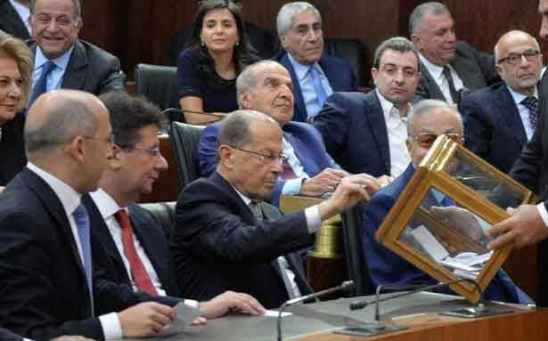 هل يمسك عون بورقة قانون الانتخاب؟