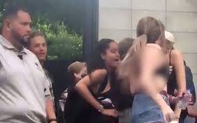 بالفيديو... بنت الرئيس باراك أوباما تدخن حشيش وتتعرى أمام الجمهور
