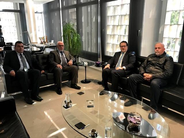 شقير تسلم مطالب نقابة مالكي الشاحنات لتحسين أعمال المرفأ وخفض الرسوم
