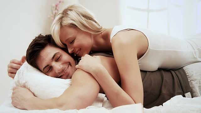 العلاقة الزوجية.. هذا ما يحتاجه الرجل منك فلا تترددي!