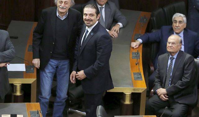 جنبلاط يطلب مساعدة الحريري!