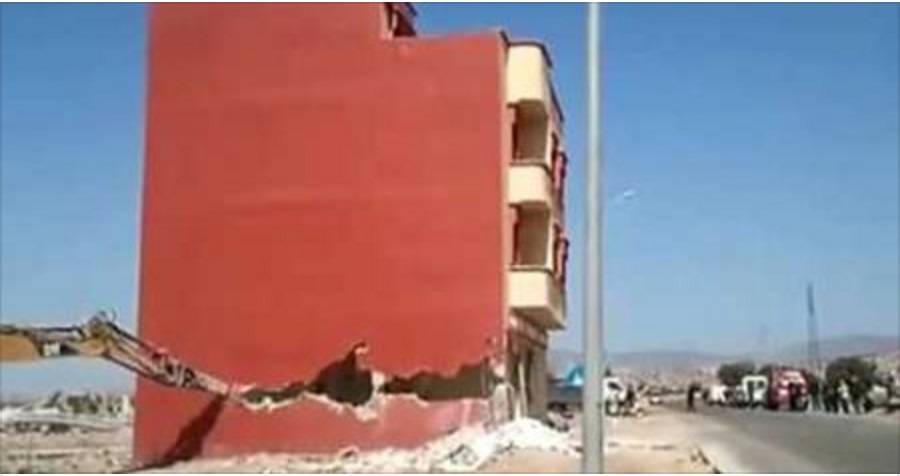بالفيديو- شاهد: أغرب عملية هدم منزل