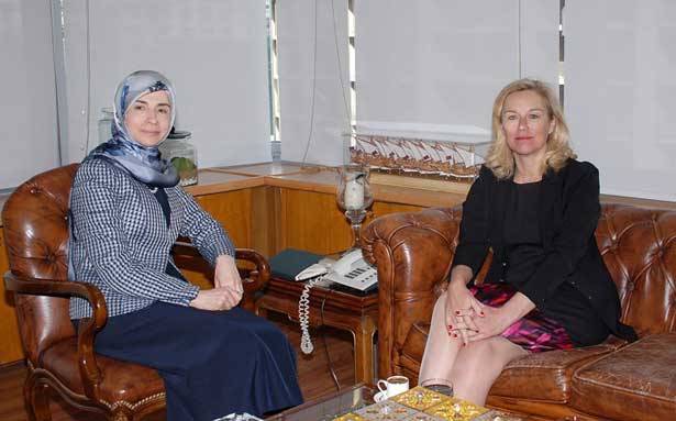 كاغ عرضت الأوضاع
مع عز الدين والسنيورة