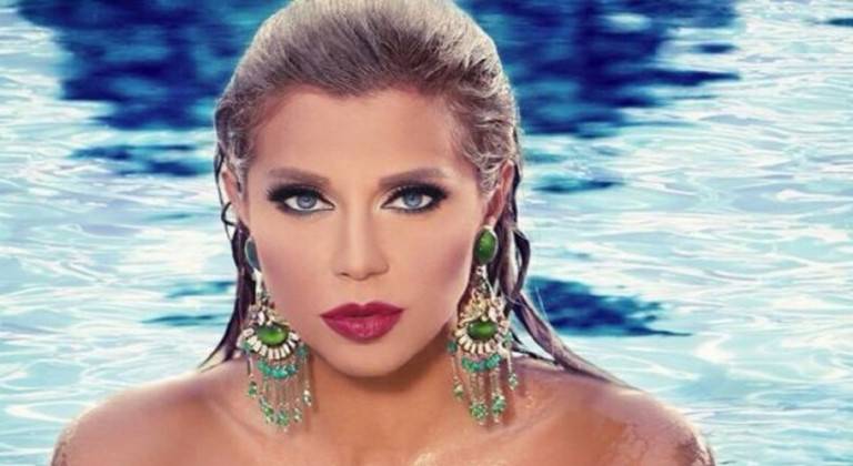 بالصور: كارلا حداد تتنافس مع كيم كارداشيان!