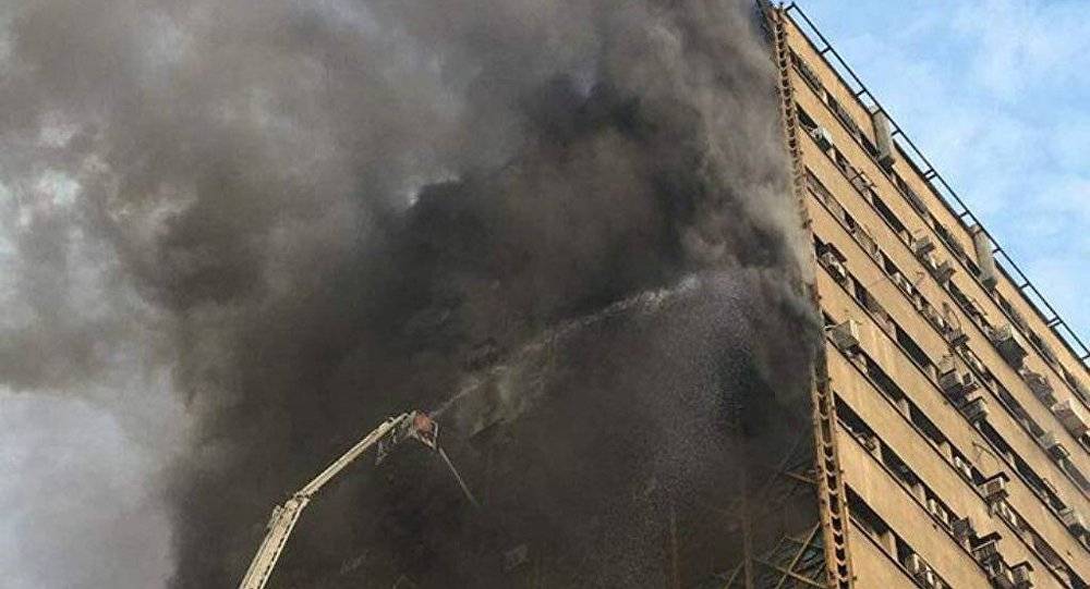 حريق ضخم في برج تجاري بوسط طهران