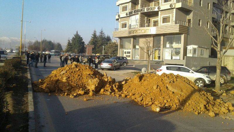 التحكم المروري: قطع طريق زحلة سعدنايل احتجاجا على خطف احد الاشخاص