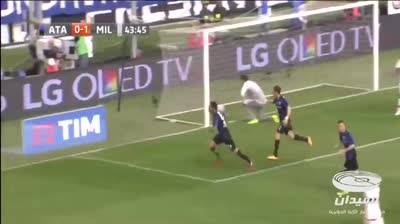 بالفيديو.. لاعب "إنتر" يذهل العالم بهدف رائع!