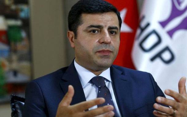 تركيا: النيابة العامة تطالب بحبس زعيم الحزب الكردي 142 عاما