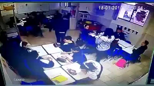 بالفيديو- تلميذ مكسيكي عمره 12 سنة يقتل 5 تلاميذ وبعدها ينتحر +18