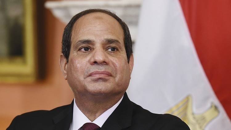 السيسي يصادق على ترقية قائد الحرس الجمهوري إلى رتبة فريق