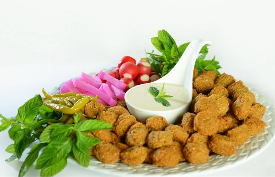 بابا غنّوج وفلافل وكتب ممنوعة.. هكذا يحتل اللبنانيون لندن