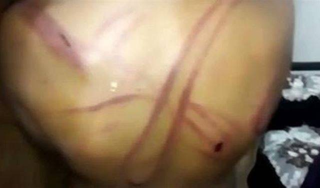 فيديو قاس لطفل معنف في تبوك.. والشرطة تقبض على الفاعل