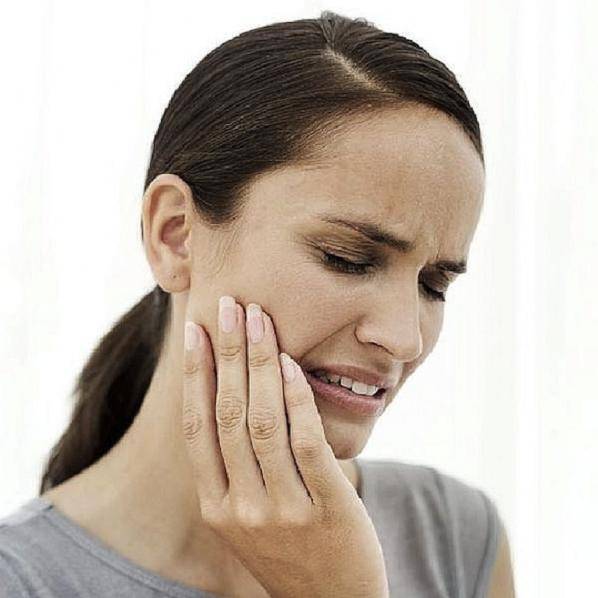 طرق طبيعية تخلّصكم من آلام الأسنان!