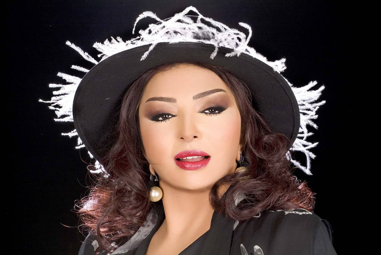 صورة نبيلة عبيد بالمايوه تثير ضجة !
