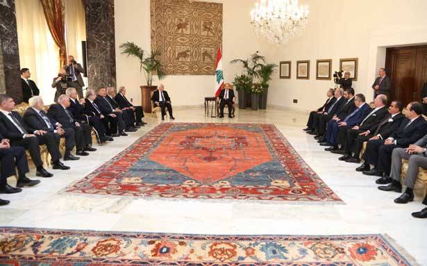 عون : نحن مشرقيّون وحياتنا هنا
نناضل كي لا يترك أحد أرضه