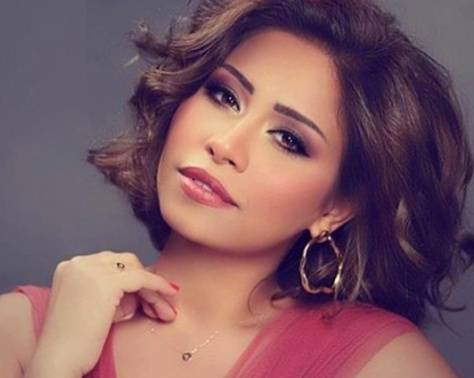 بالفيديو: شيرين عبد الوهّاب تقوم بحركة جريئة في برنامجها!