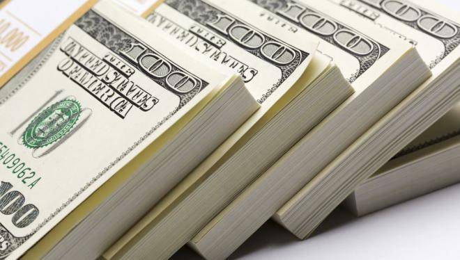 الدولار يهبط بفعل تصريحات يلين مع اشتداد الجدل بشأن تأثير ترمب