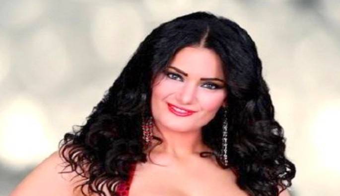 سما المصري بقميص النوم وأبشع جسد – بالصورة